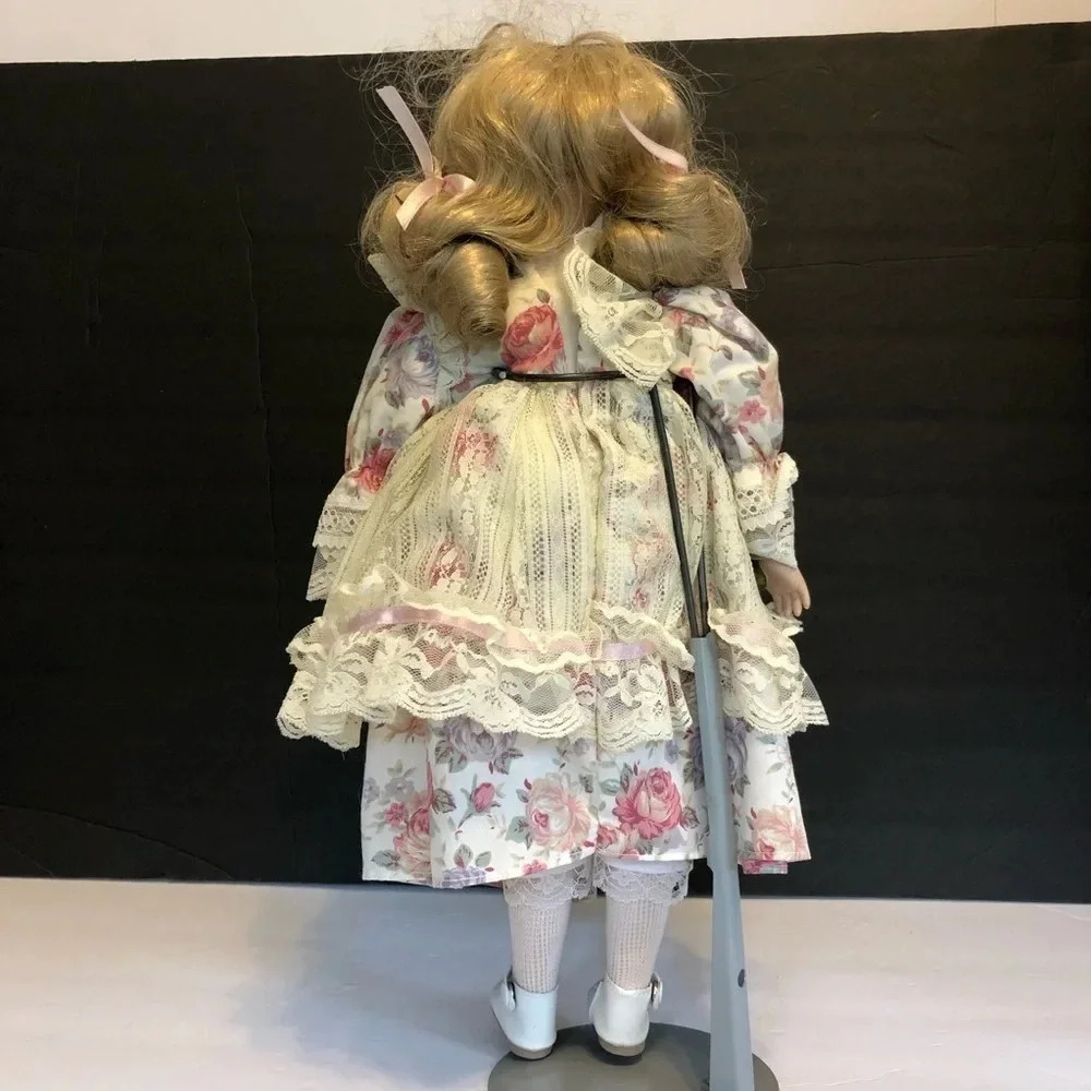 Vintage doll - Picture 2 of 8
